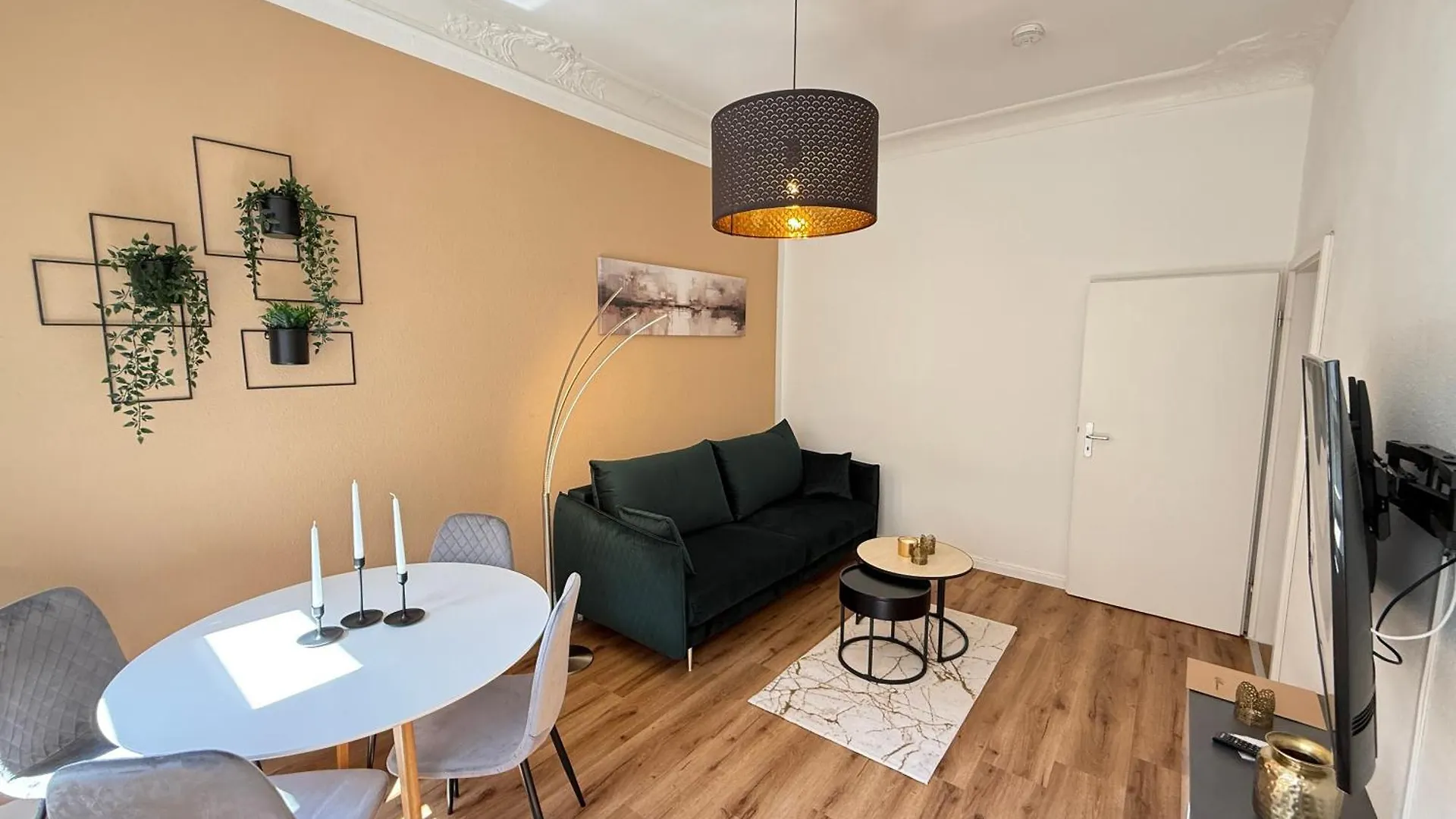 Komplette Wohnung Leipzig Suedvorstadt 0*,  Germany